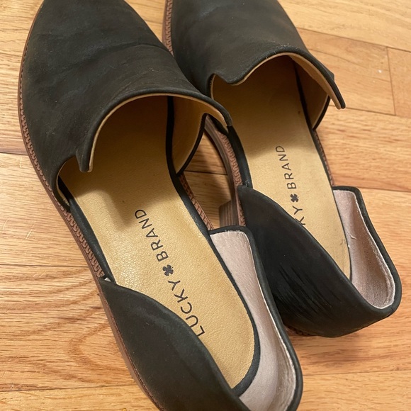 Size 5.5 Lucky Brand women’s leather slip on loafers. - Picture 4 of 4